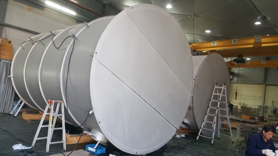 Pressure vessel surface treatment and passivation